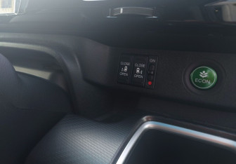 Подержанный автомобиль Honda Stepwgn 2021 года (10 фото)