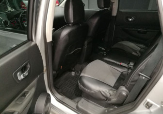 Подержанный автомобиль Nissan Qashqai+2 2013 года (14 фото)