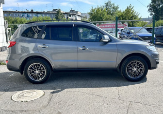 Подержанный автомобиль Hyundai Santa Fe 2012 года (5 фото)