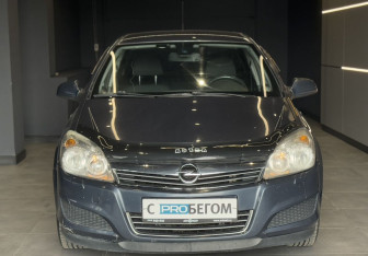 Подержанный автомобиль Opel Astra Wagon 2011 года (3 фото)