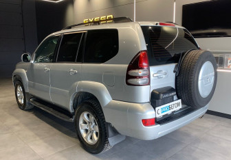 Подержанный автомобиль Toyota Land Cruiser Prado 2003 года (5 фото)