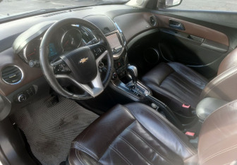 Подержанный автомобиль Chevrolet Cruze Hatchback 2014 года (5 фото)