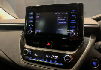 Подержанный автомобиль Toyota Corolla Wagon 2019 года (11 фото)