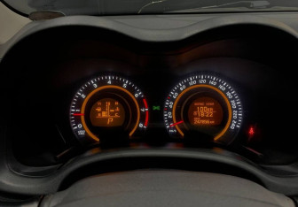 Подержанный автомобиль Toyota Corolla Sedan 2011 года (16 фото)