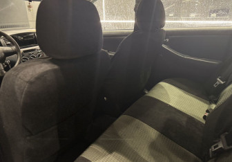 Подержанный автомобиль Toyota Corolla Sedan 2006 года (15 фото)