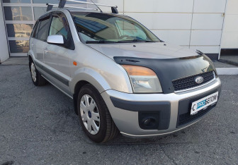 Подержанный автомобиль Ford Fusion 2006 года (13 фото)