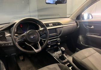 Подержанный автомобиль Kia Rio Sedan 2019 года (14 фото)