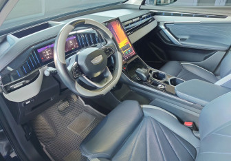 Подержанный автомобиль Geely Atlas 2024 года (8 фото)