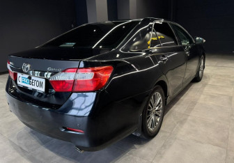 Подержанный автомобиль Toyota Camry Sedan 2012 года (5 фото)
