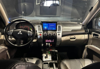 Подержанный автомобиль Mitsubishi Pajero Sport 2012 года (14 фото)