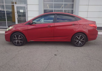 Подержанный автомобиль Hyundai Solaris Sedan 2013 года (4 фото)