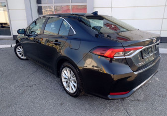Подержанный автомобиль Toyota Corolla Sedan 2019 года (10 фото)