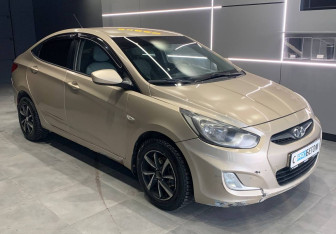 Подержанный автомобиль Hyundai Solaris Sedan 2011 года (2 фото)