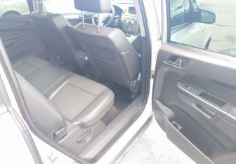 Подержанный автомобиль Opel Zafira Compactvan 2006 года (14 фото)