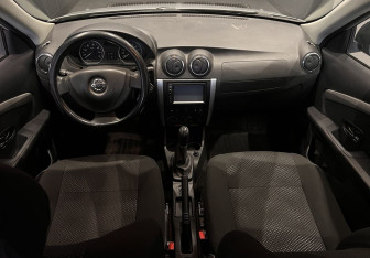 Подержанный автомобиль Nissan Almera Sedan 2015 года (10 фото)