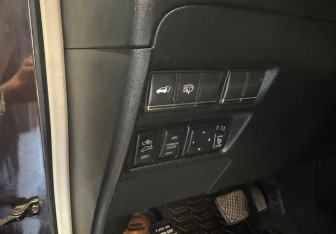 Подержанный автомобиль Nissan Patrol 2011 года (13 фото)