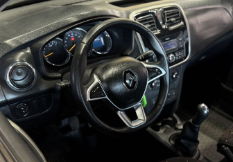 Подержанный автомобиль Renault Logan Sedan 2018 года (9 фото)