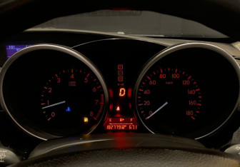 Подержанный автомобиль Mazda Axela Sedan 2010 года (14 фото)