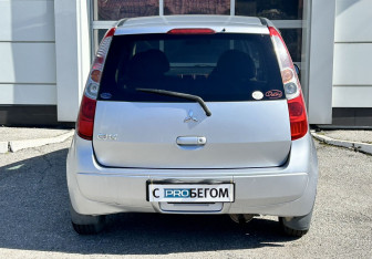 Подержанный автомобиль Mitsubishi Colt Hatchback 2010 года (8 фото)