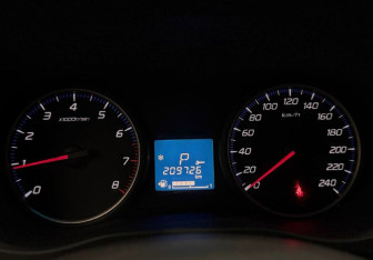 Подержанный автомобиль Mitsubishi Outlander 2012 года (11 фото)