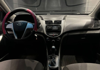 Подержанный автомобиль Hyundai Solaris Sedan 2012 года (13 фото)