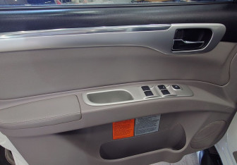 Подержанный автомобиль Mitsubishi Pajero Sport 2013 года (19 фото)