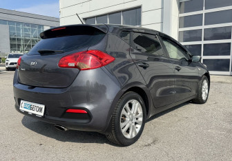 Подержанный автомобиль Kia Ceed Wagon 2012 года (5 фото)