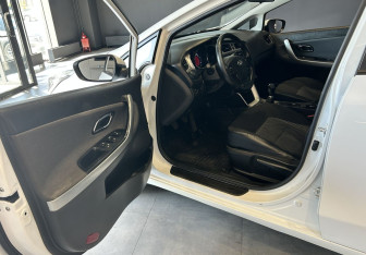 Подержанный автомобиль Kia Ceed Wagon 2013 года (10 фото)