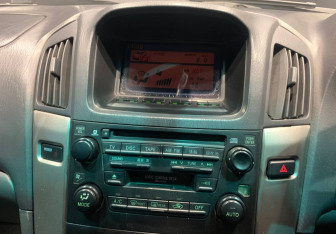 Подержанный автомобиль Toyota Harrier 2000 года (12 фото)