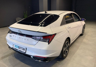 Подержанный автомобиль Hyundai Elantra Sedan 2020 года (7 фото)