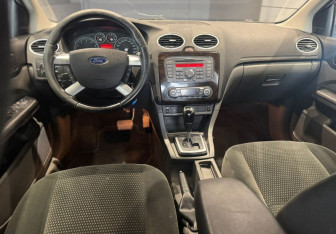 Подержанный автомобиль Ford Focus Hatchback 2007 года (10 фото)