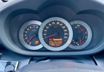 Подержанный автомобиль Toyota RAV4 2010 года (18 фото)