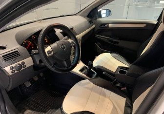 Подержанный автомобиль Opel Astra Sedan 2008 года (10 фото)