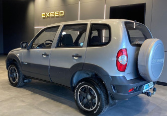 Подержанный автомобиль Chevrolet Niva 2013 года (6 фото)