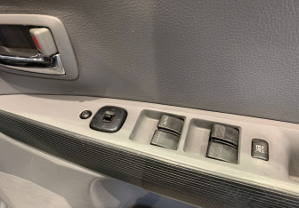 Подержанный автомобиль Mazda Demio 2006 года (10 фото)