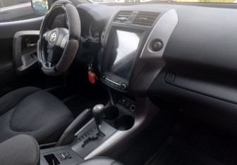 Подержанный автомобиль Toyota RAV4 2006 года (12 фото)