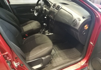 Подержанный автомобиль Renault Logan Sedan 2019 года (11 фото)