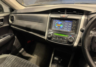 Подержанный автомобиль Toyota Corolla Wagon 2013 года (12 фото)