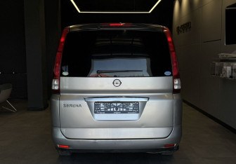 Подержанный автомобиль Nissan Serena Minivan 2006 года (6 фото)