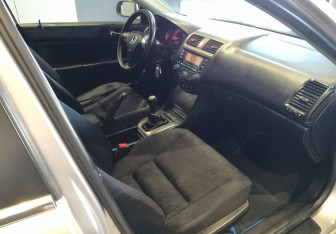 Подержанный автомобиль Honda Accord Sedan 2004 года (8 фото)