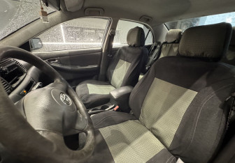 Подержанный автомобиль Toyota Corolla Sedan 2006 года (14 фото)