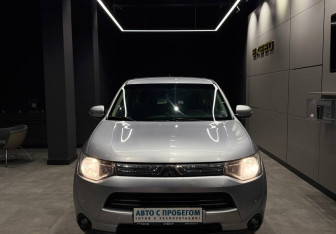 Подержанный автомобиль Mitsubishi Outlander 2012 года (3 фото)