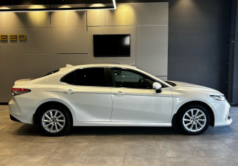Подержанный автомобиль Toyota Camry Sedan 2021 года (4 фото)