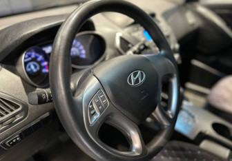 Подержанный автомобиль Hyundai ix35 2014 года (12 фото)