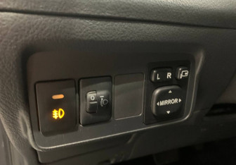 Подержанный автомобиль Toyota Corolla Sedan 2011 года (15 фото)