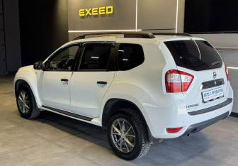 Подержанный автомобиль Nissan Terrano 2014 года (7 фото)