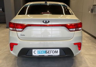 Подержанный автомобиль Kia Rio Sedan 2018 года (6 фото)