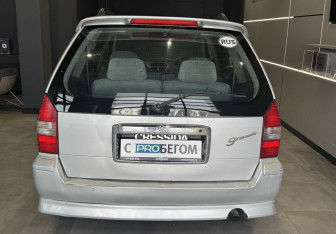 Подержанный автомобиль Mitsubishi Chariot 2001 года (6 фото)