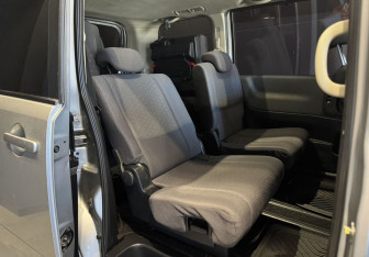 Подержанный автомобиль Nissan Serena Minivan 2006 года (8 фото)