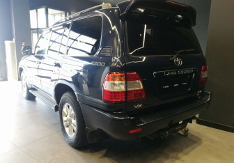 Подержанный автомобиль Toyota Land Cruiser Suv 1998 года (3 фото)